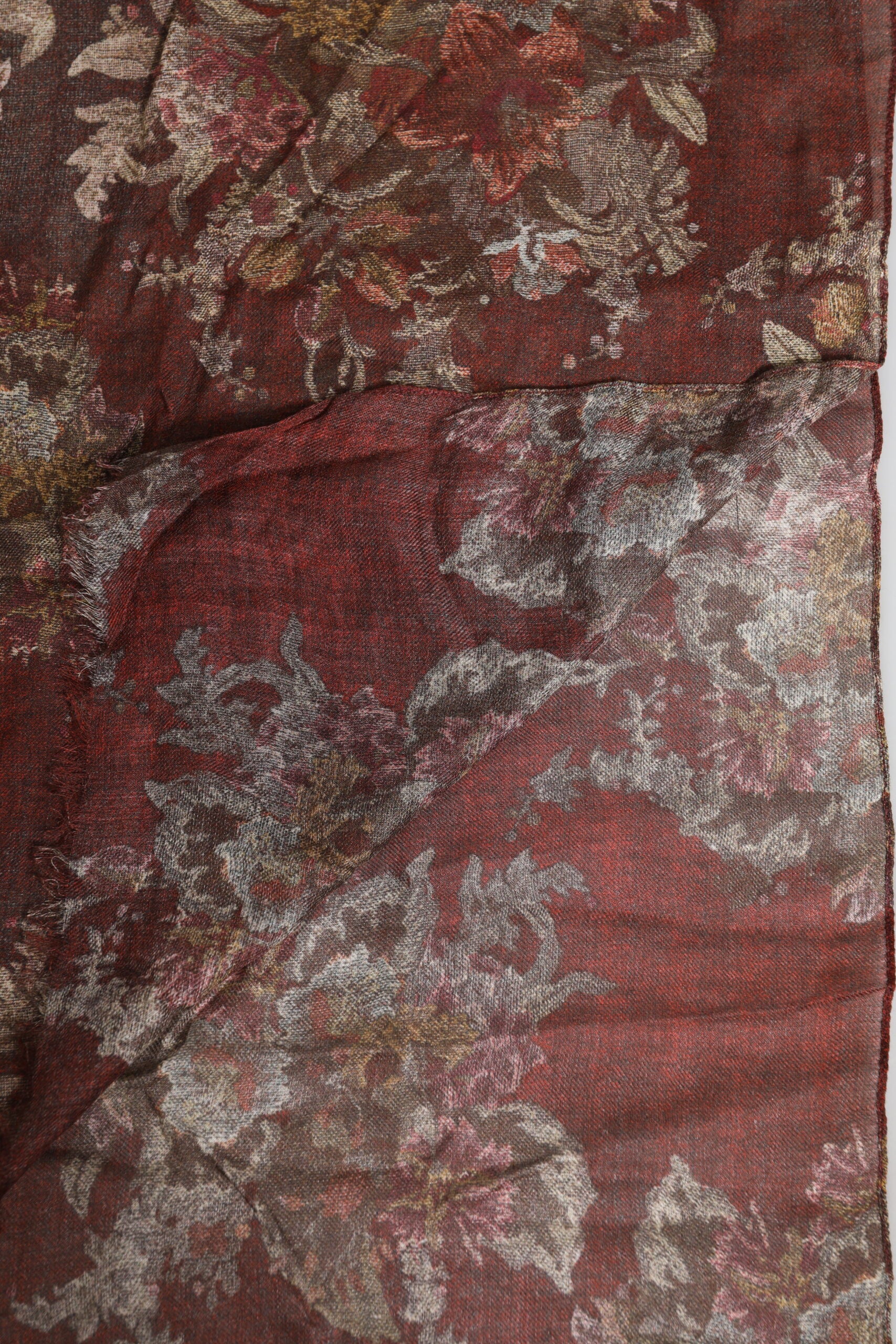 Kastanienbrauner Halswärmer-Foulardschal mit Blumenmuster