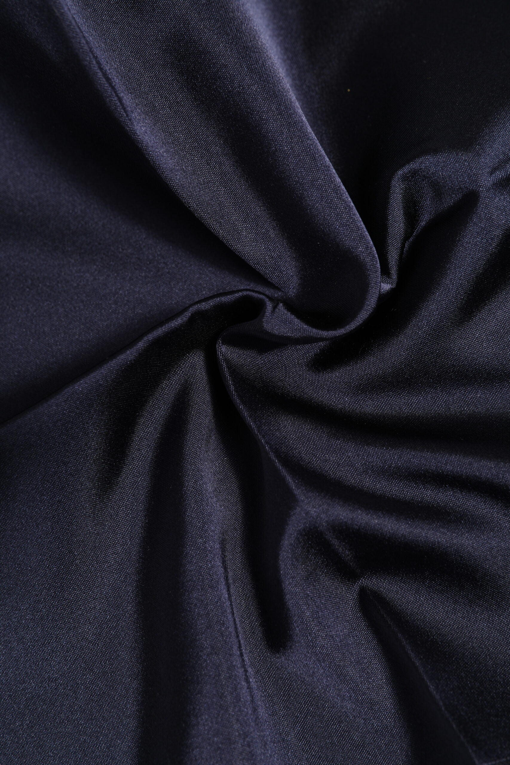 Dunkelblauer quadratischer Foulard aus Seide für Herren