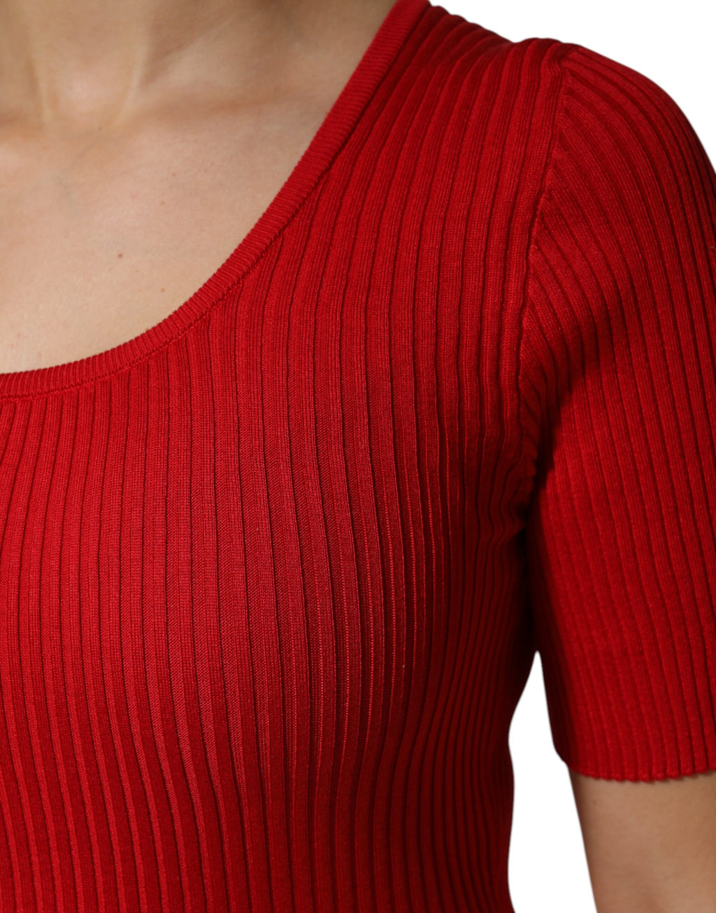 Rotes Pullover-Oberteil mit Rundhalsausschnitt und kurzen Ärmeln