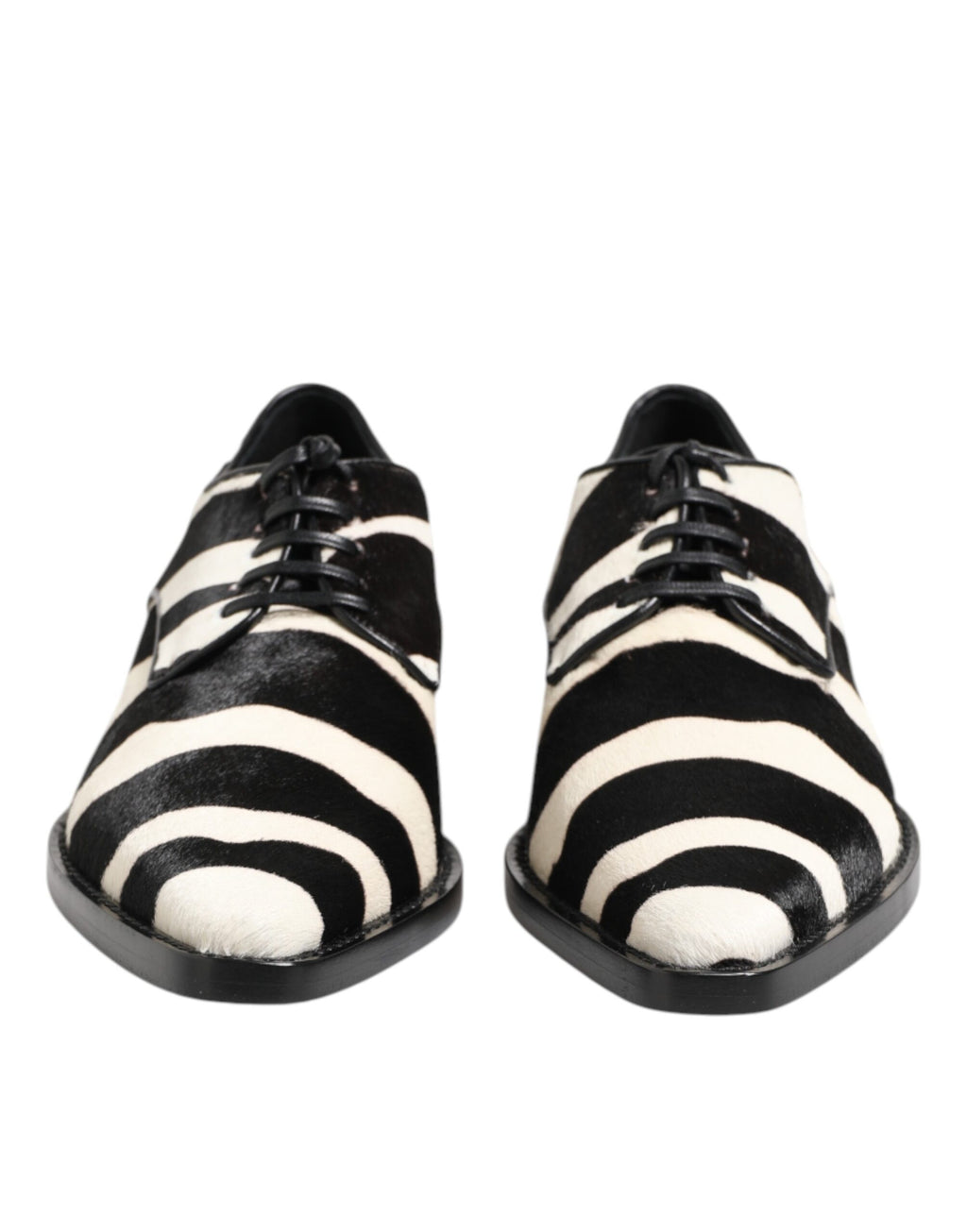 Schwarz-weiße Abendschuhe aus Ponyfell mit Zebramuster
