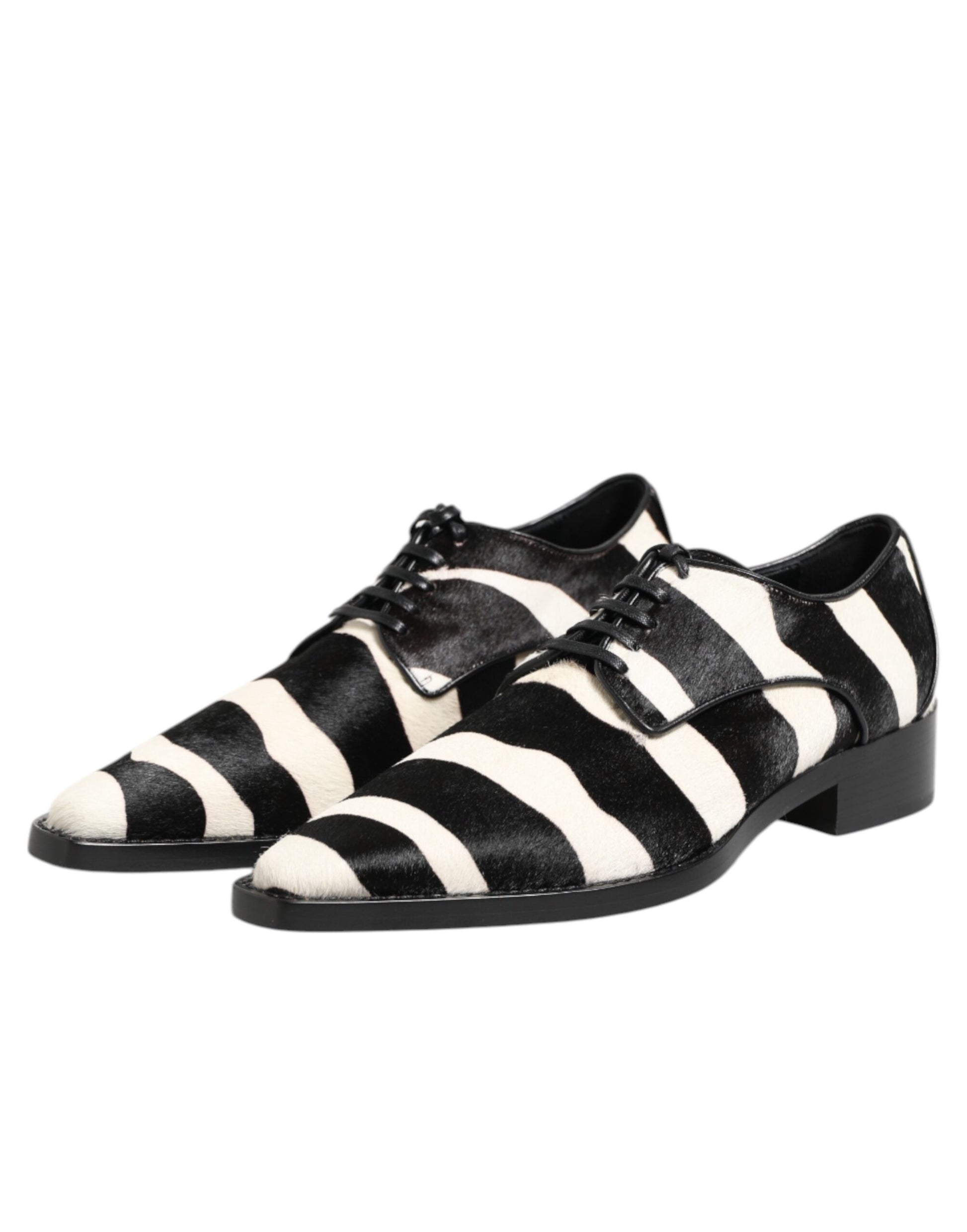 Schwarz-weiße Abendschuhe aus Ponyfell mit Zebramuster