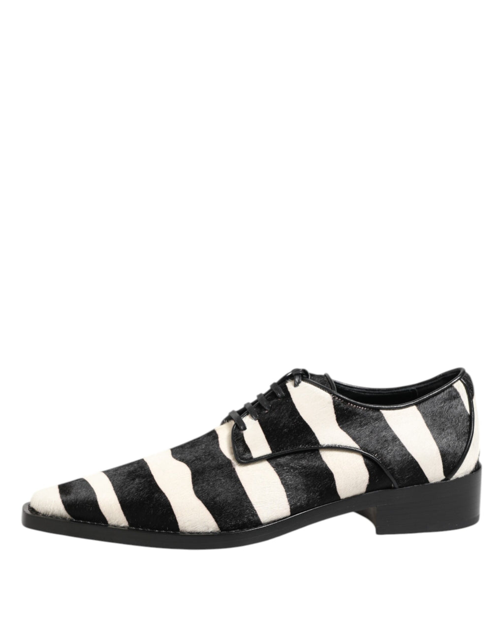 Schwarz-weiße Abendschuhe aus Ponyfell mit Zebramuster