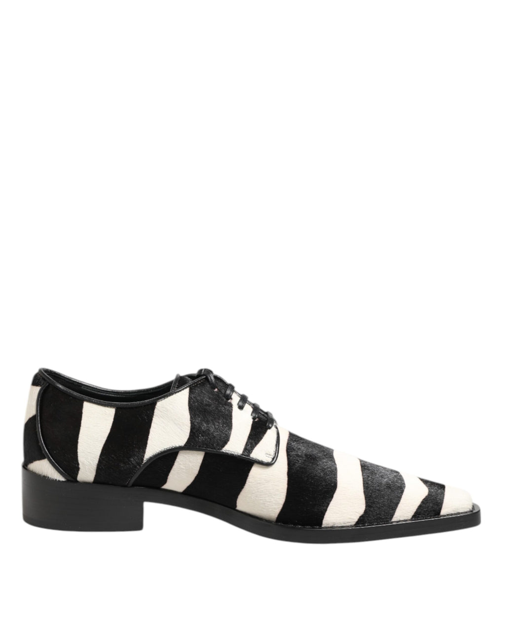 Schwarz-weiße Abendschuhe aus Ponyfell mit Zebramuster