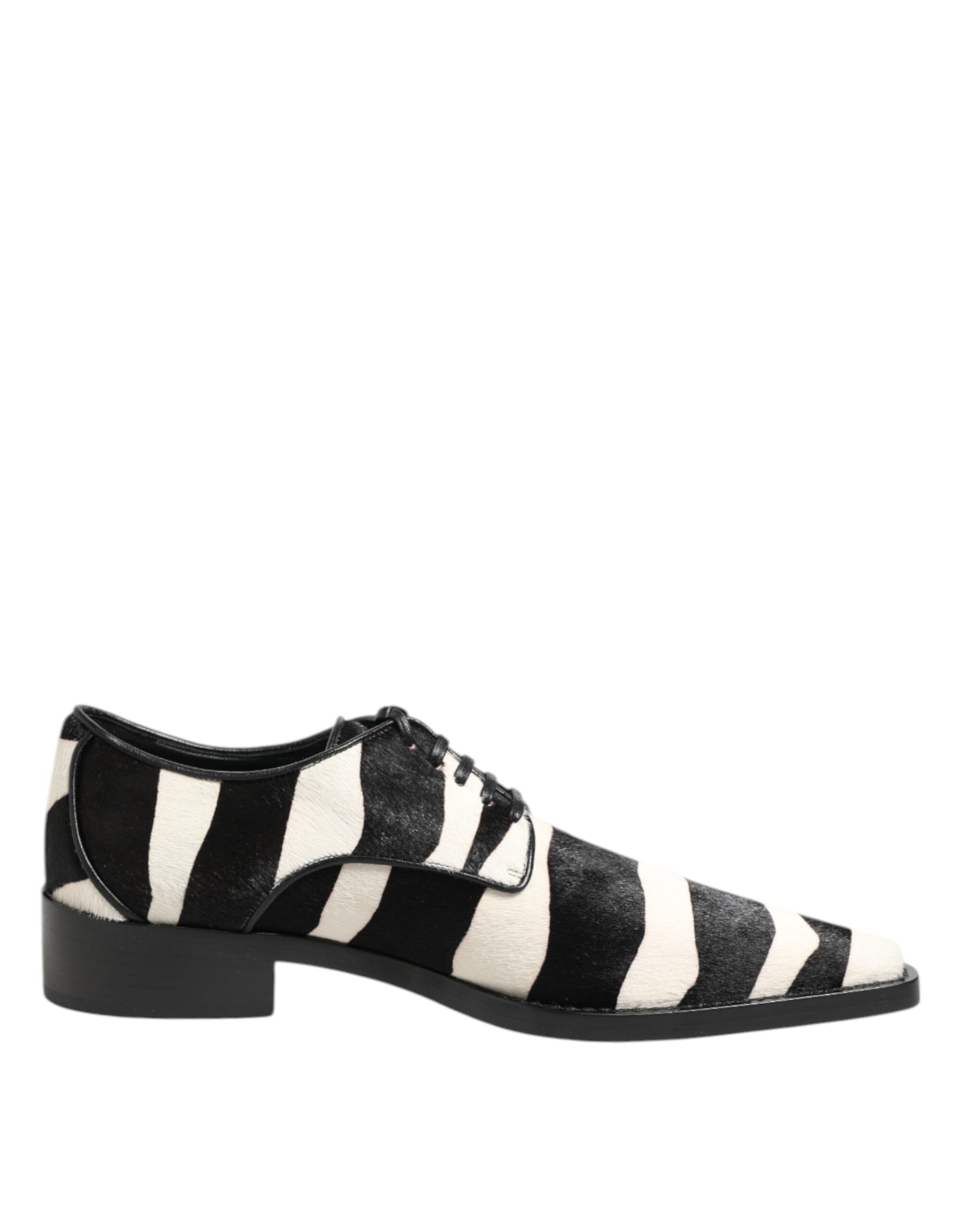 Schwarz-weiße Abendschuhe aus Ponyfell mit Zebramuster