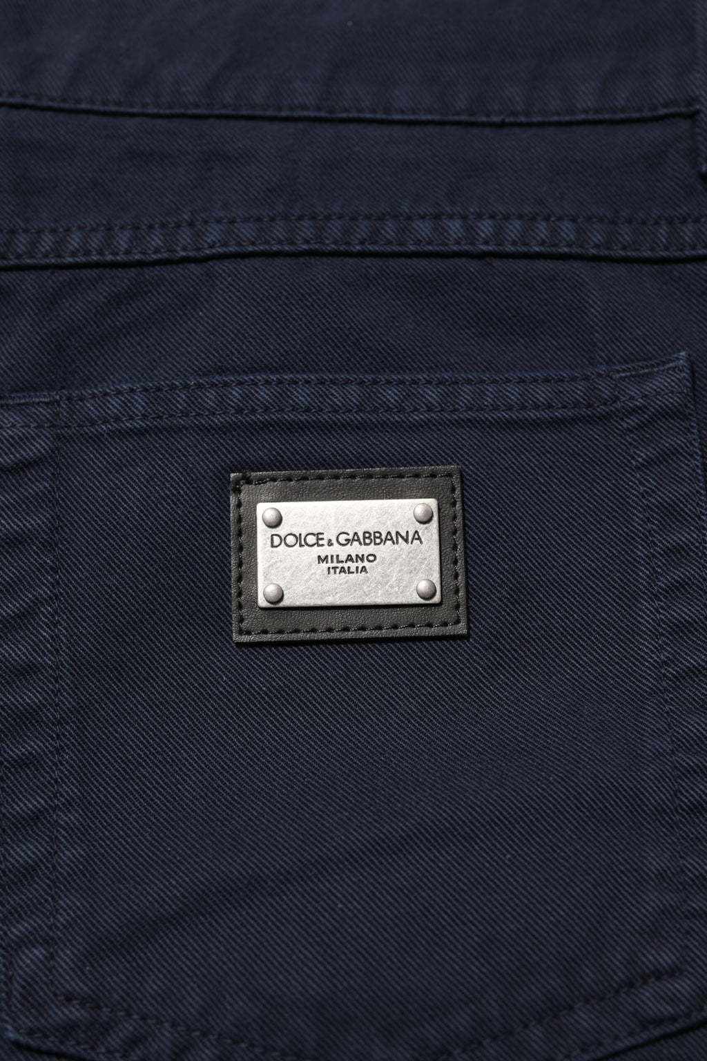 Schwarze, schmal zulaufende Jeans aus Baumwolle