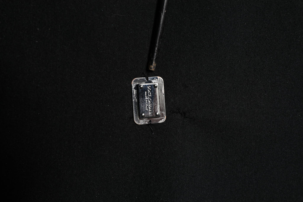 Schwarzer Modal-Pullover mit DG-Logo-Plakette
