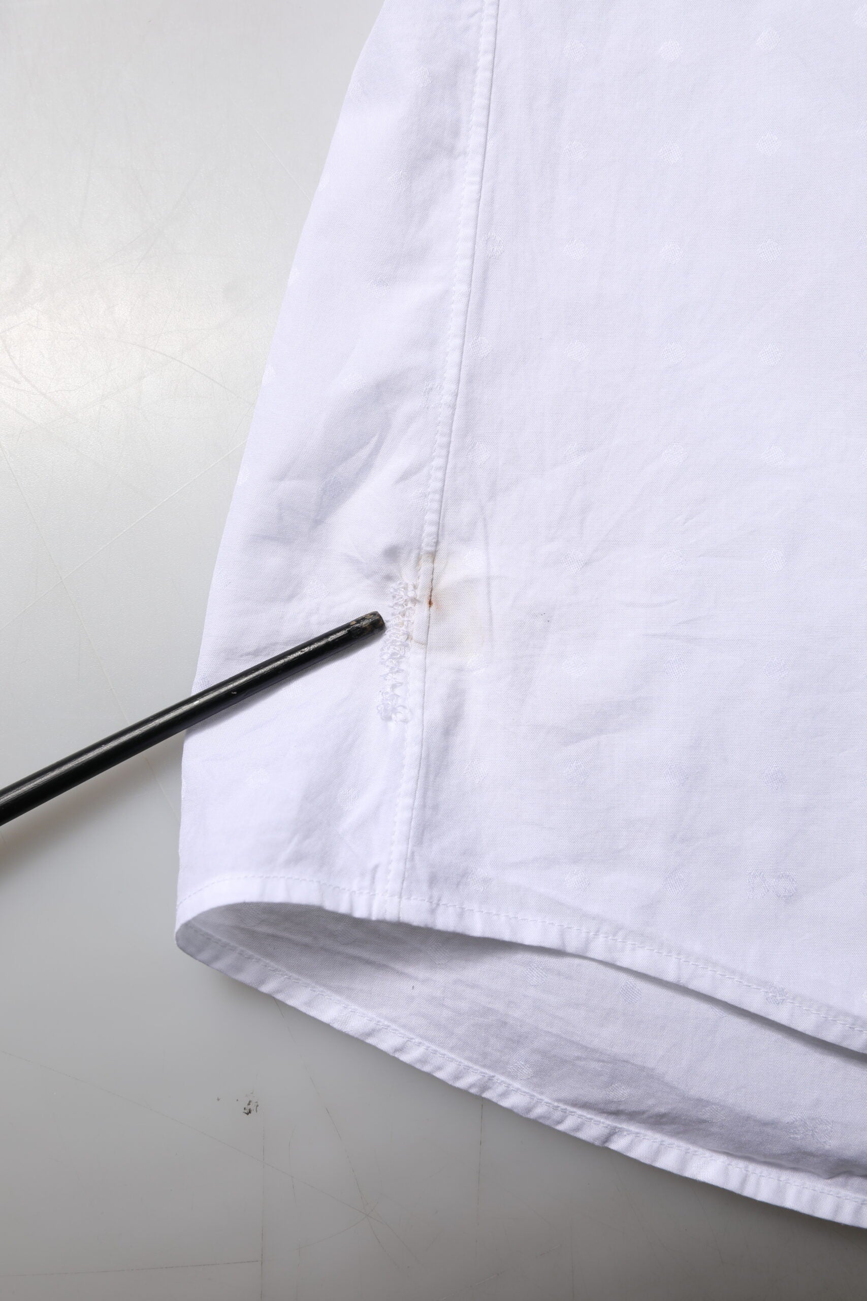 Weißes, formelles Baumwollhemd in Gold