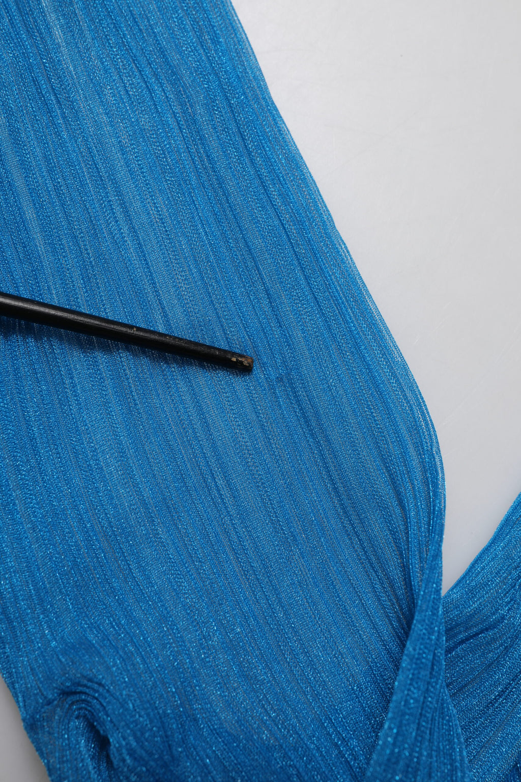 Blaues, durchsichtiges Rollkragenoberteil mit langen Ärmeln