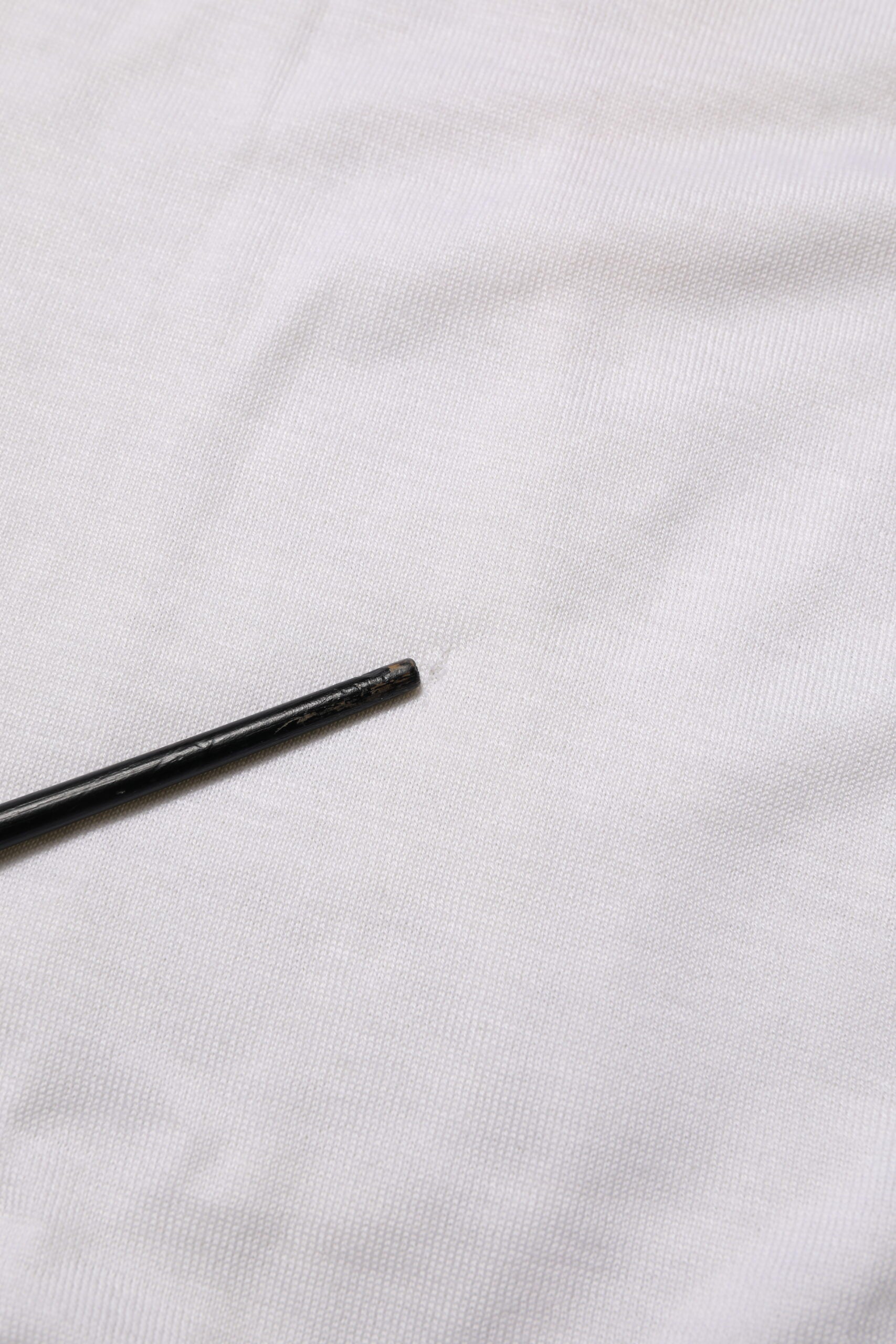 Dolce & Gabbana White Cashmere Logo V-neck Pullover Sweater