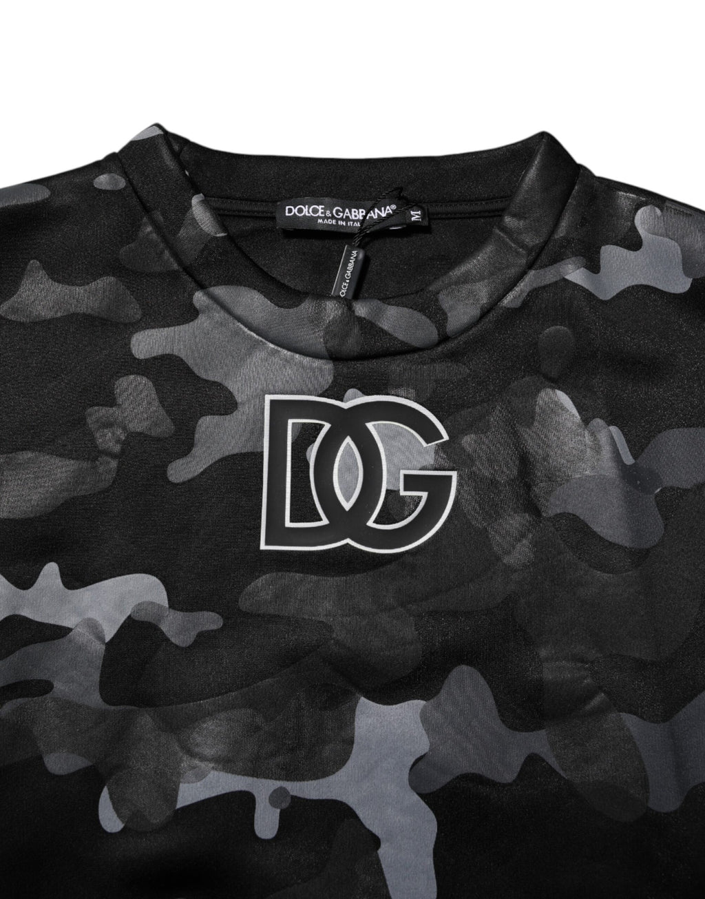 Schwarzer Camouflage-Pullover