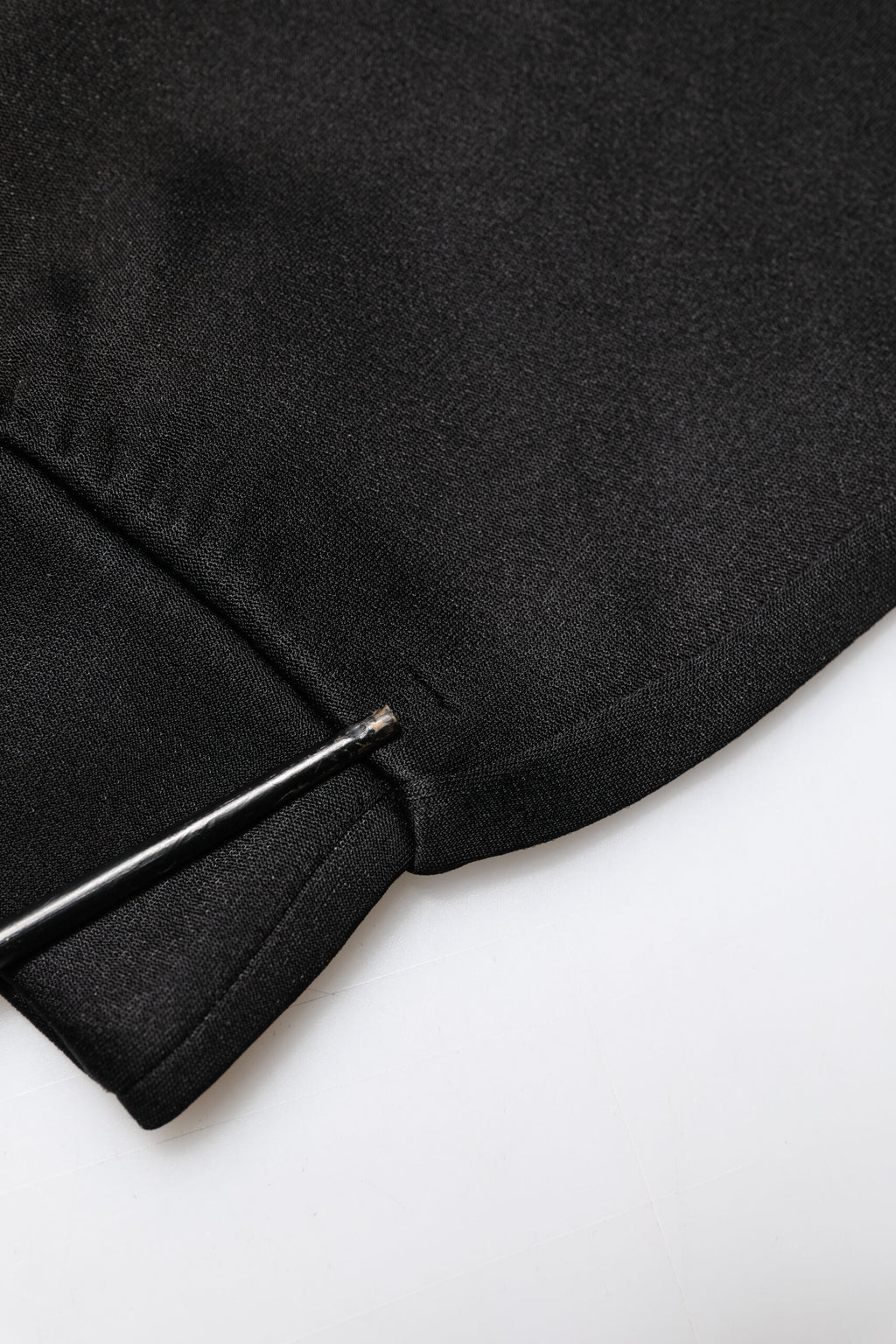 Schwarzer Camouflage-Pullover