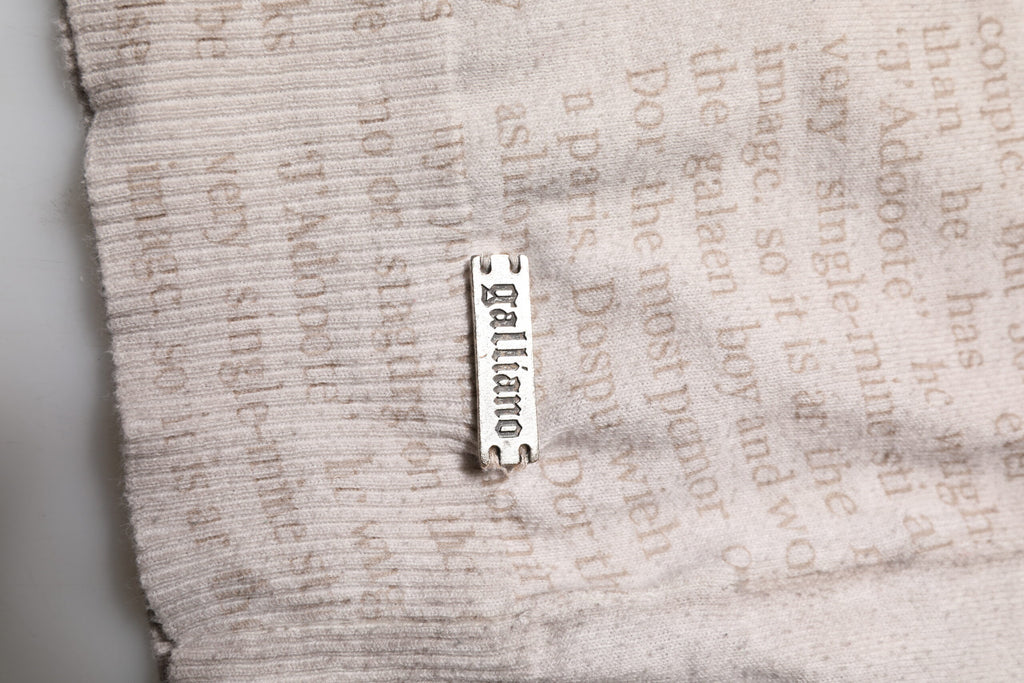 Beigefarbener Herrenpullover mit Rundhalsausschnitt und langen Ärmeln und Logo-Aufdruck