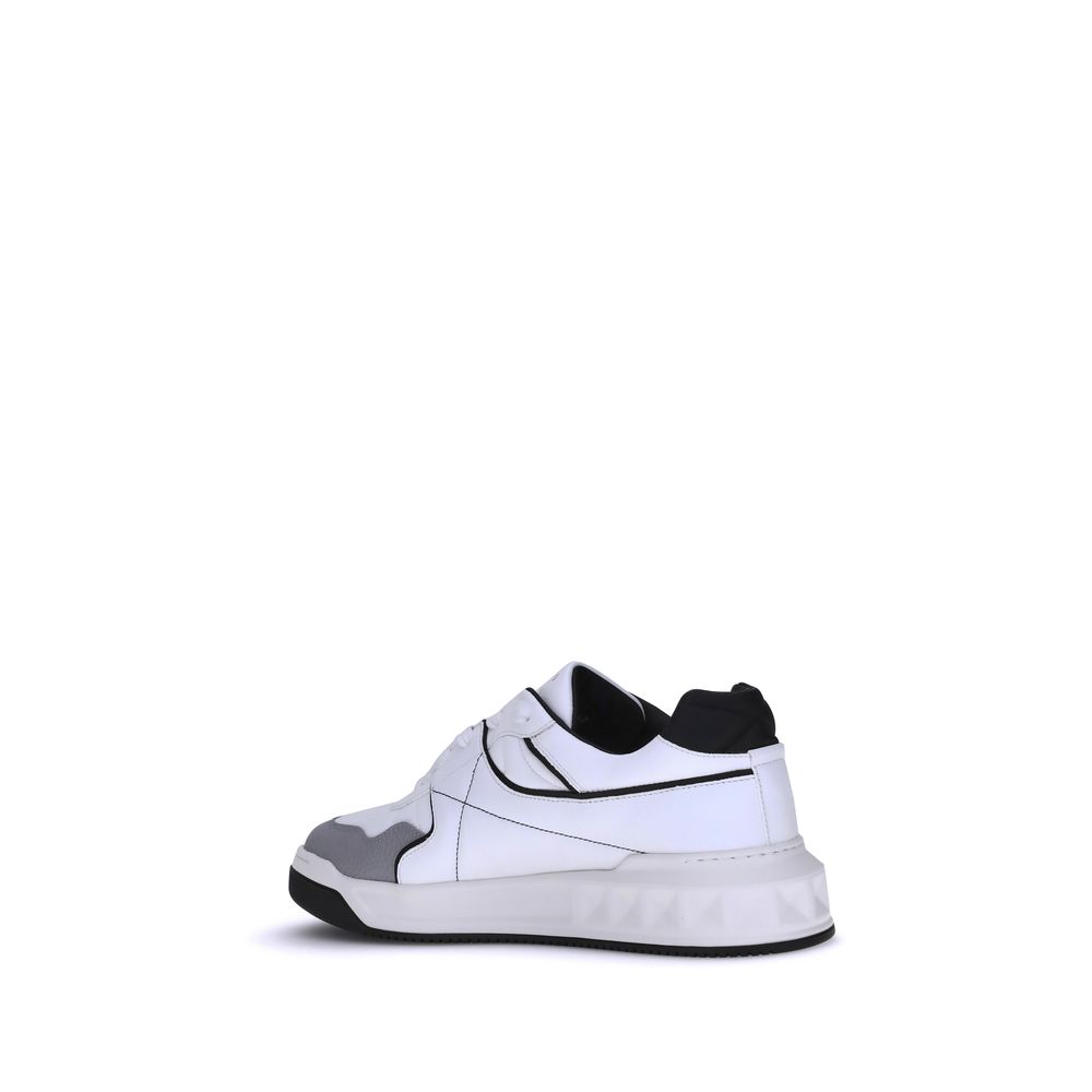 Low-Top-Sneaker mit einem Nieten