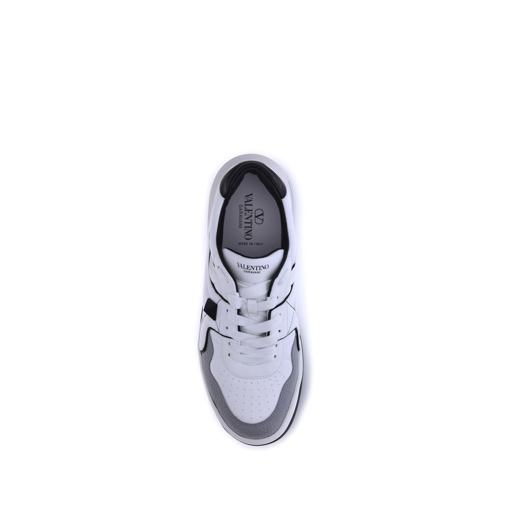 Low-Top-Sneaker mit einem Nieten