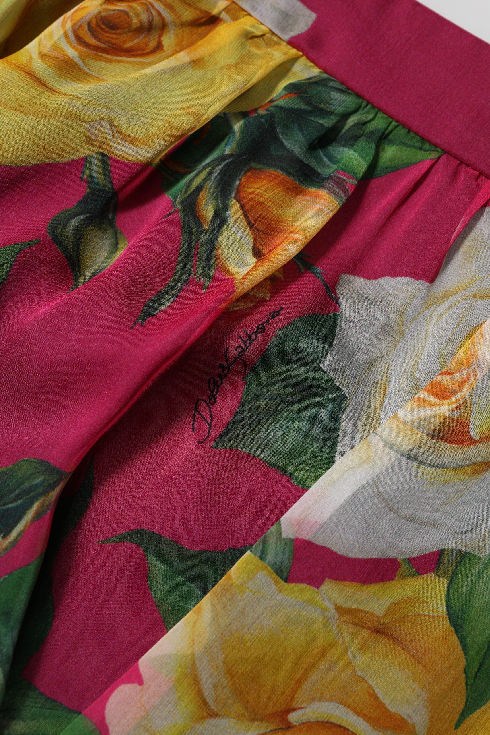 Rote Hotpants-Shorts mit Blumenmuster und hoher Taille für Damen