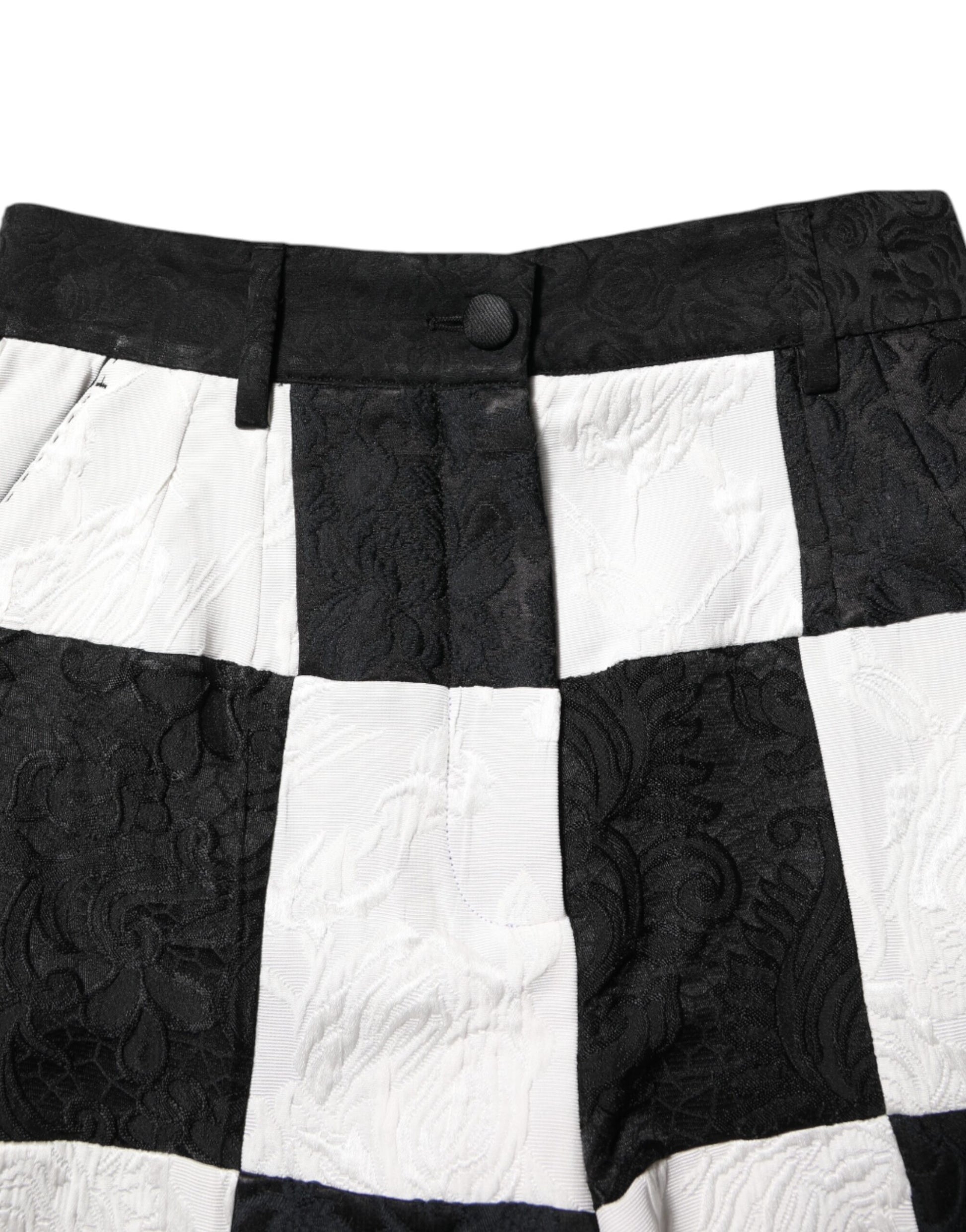 Hotpants-Shorts aus Brokat mit Blumenmuster in Schwarz und Weiß