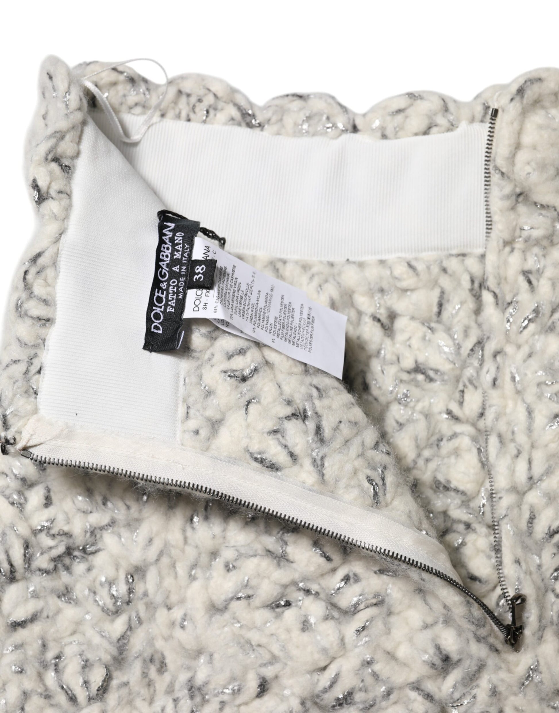 Rüschenshorts aus metallischem Bouclé-Strickkaschmir