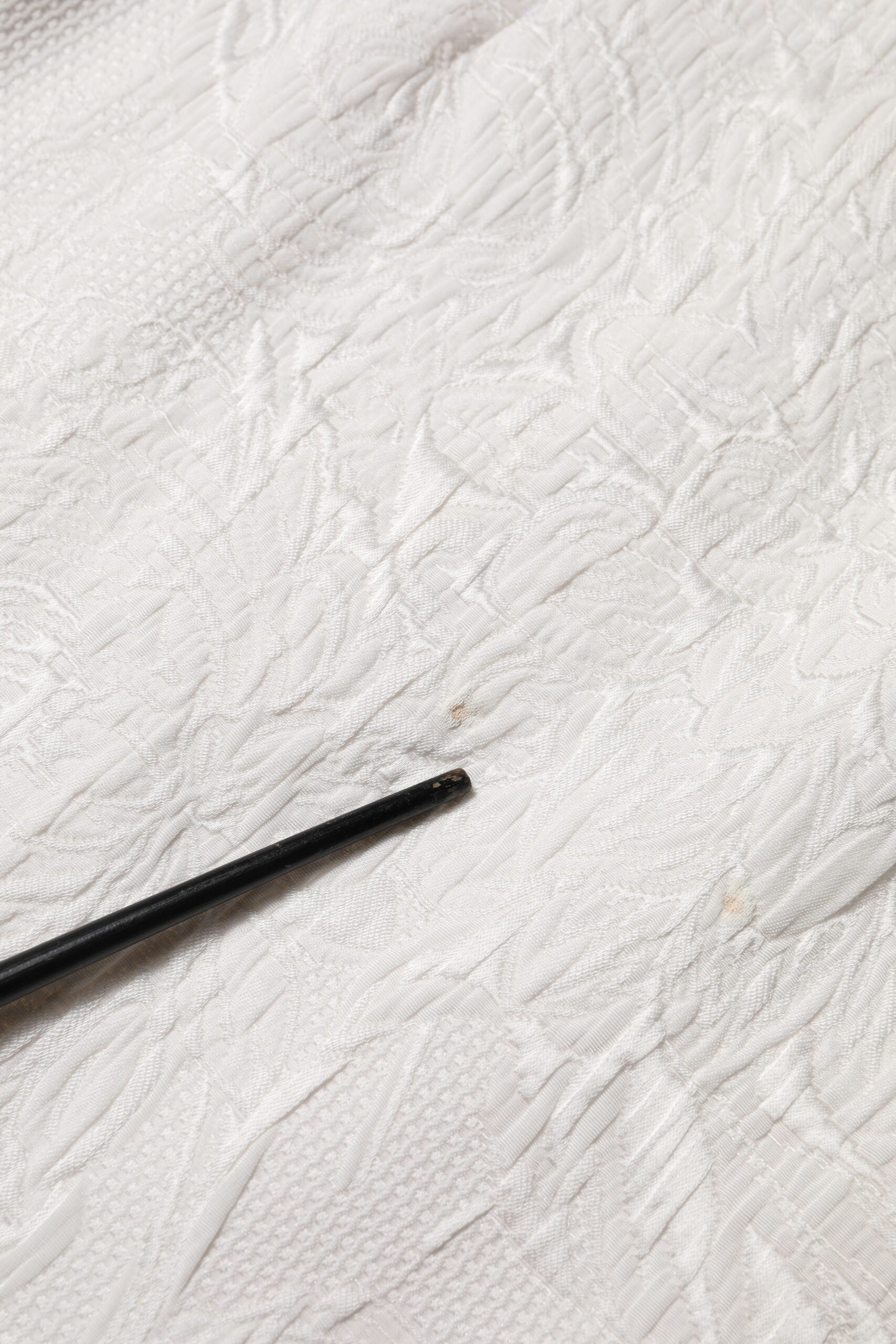 Weißer A-Linien-Rock aus Brokat mit Blumenmuster und hoher Taille