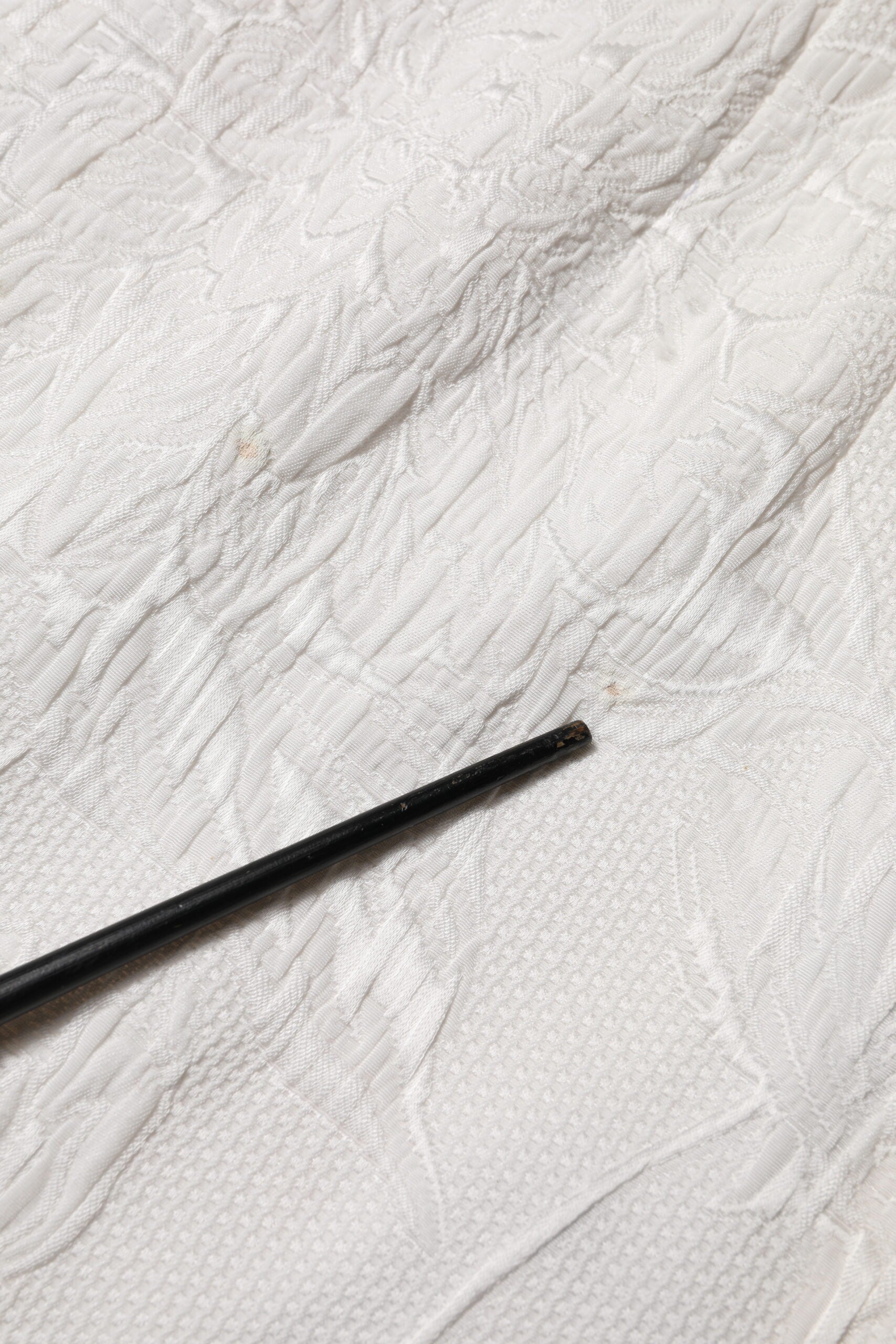 Weißer A-Linien-Rock aus Brokat mit Blumenmuster und hoher Taille