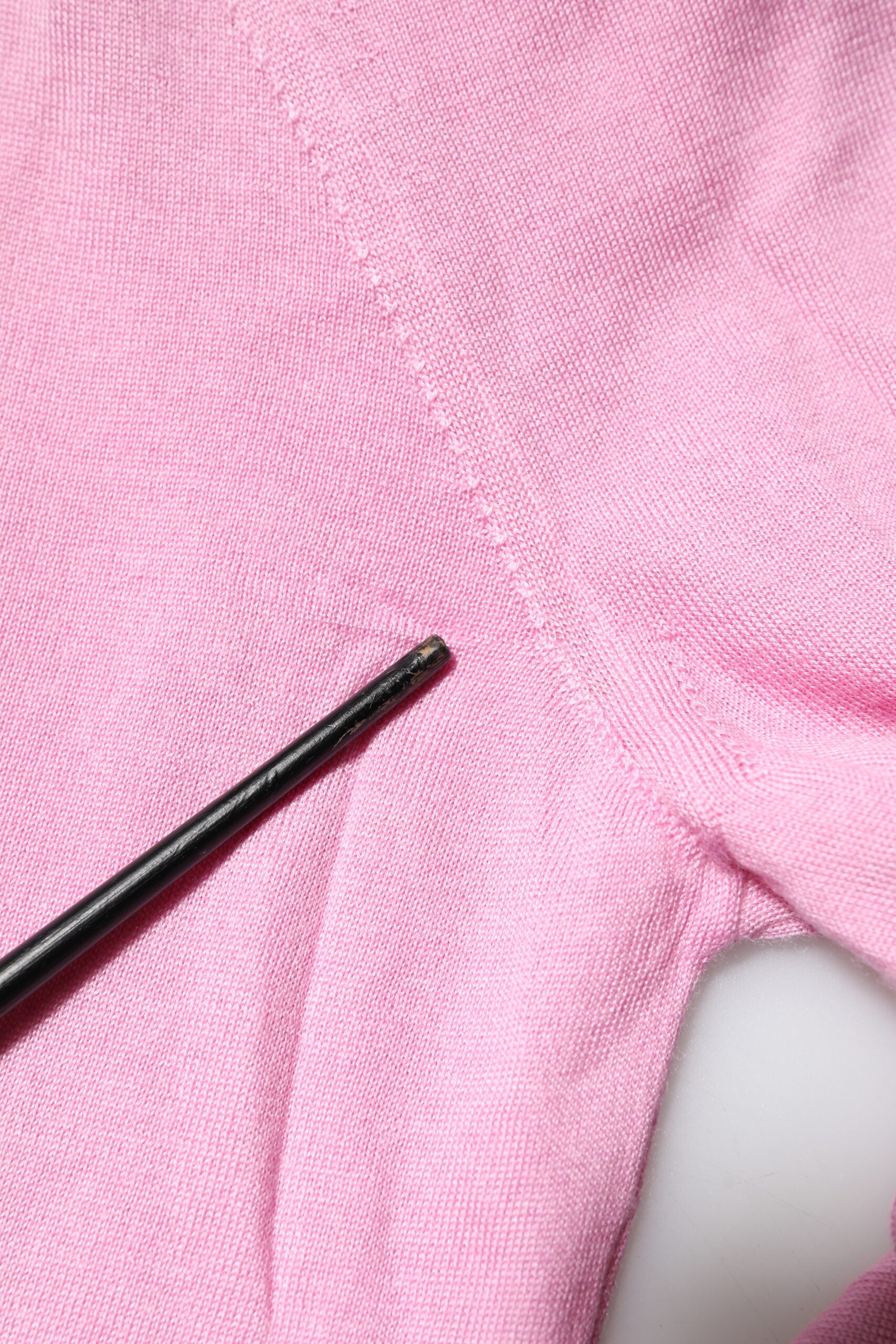 Rosa Strickjacke mit Blumendetail