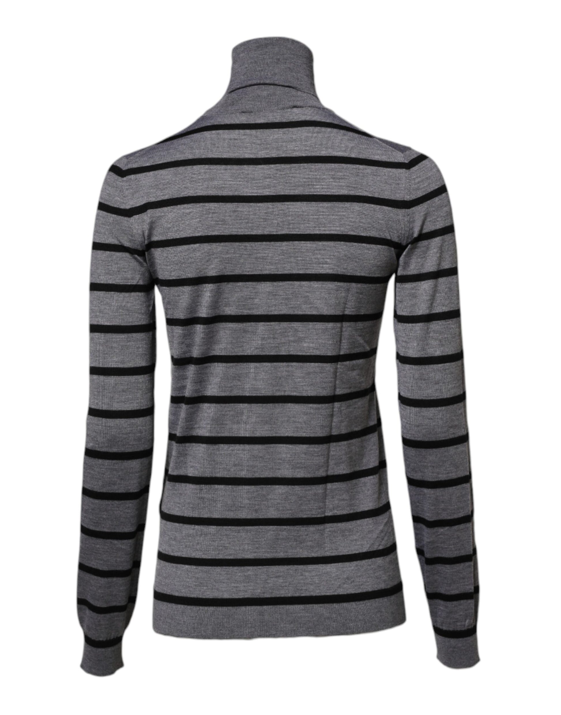 Grauer Pullover mit Blumenstickerei