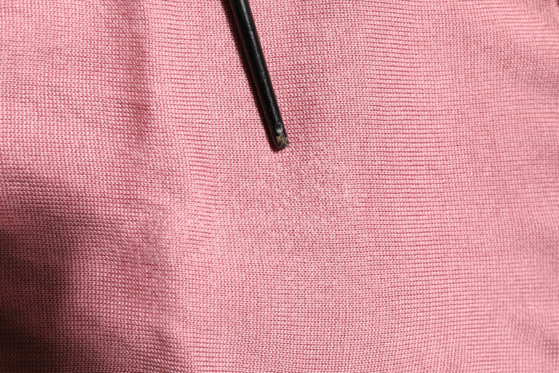 Rosafarbener, kurzer Cardigan aus Seide mit Rundhalsausschnitt