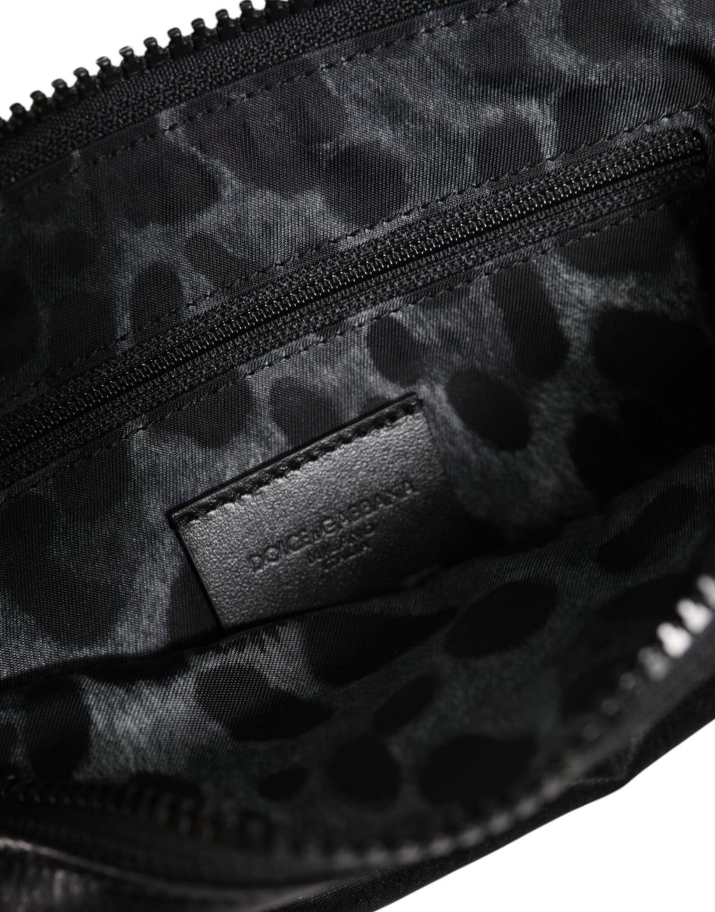Schwarze Clutch aus Nylon mit Schlüsselring und Logo-Schild