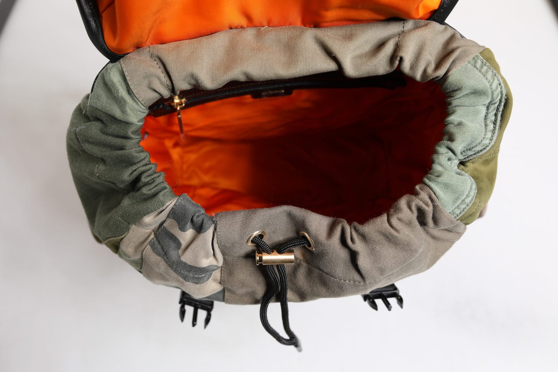 Militärgrüner Patchwork-Rucksack