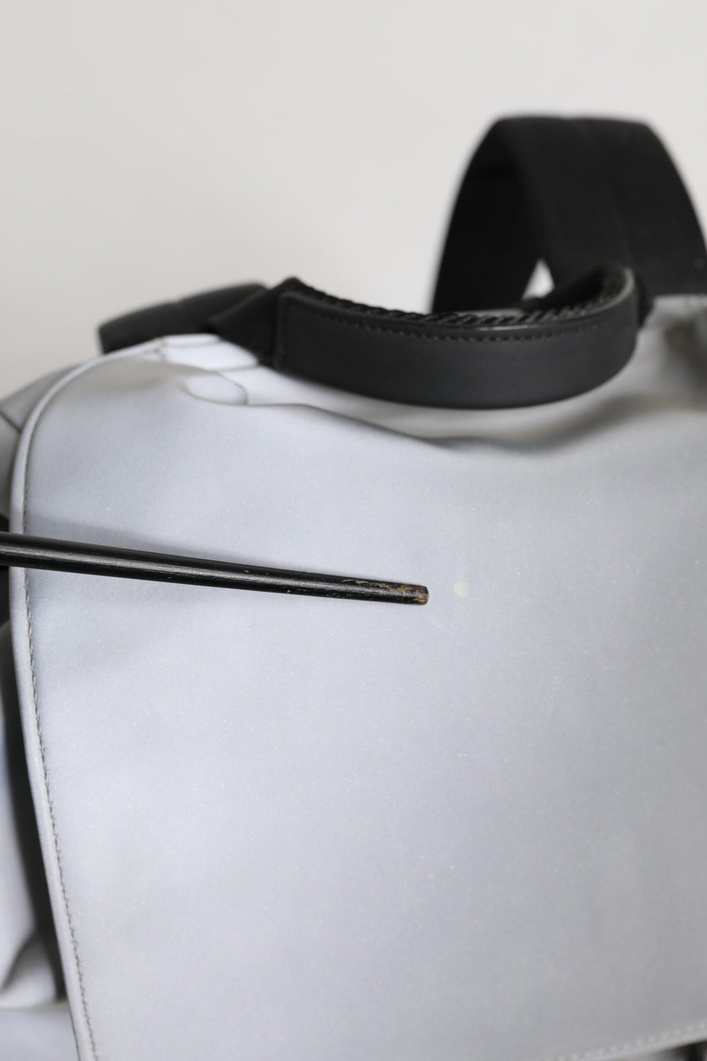 Grauer Palermo-Rucksack mit Reflektorschnallen und Kordelzug