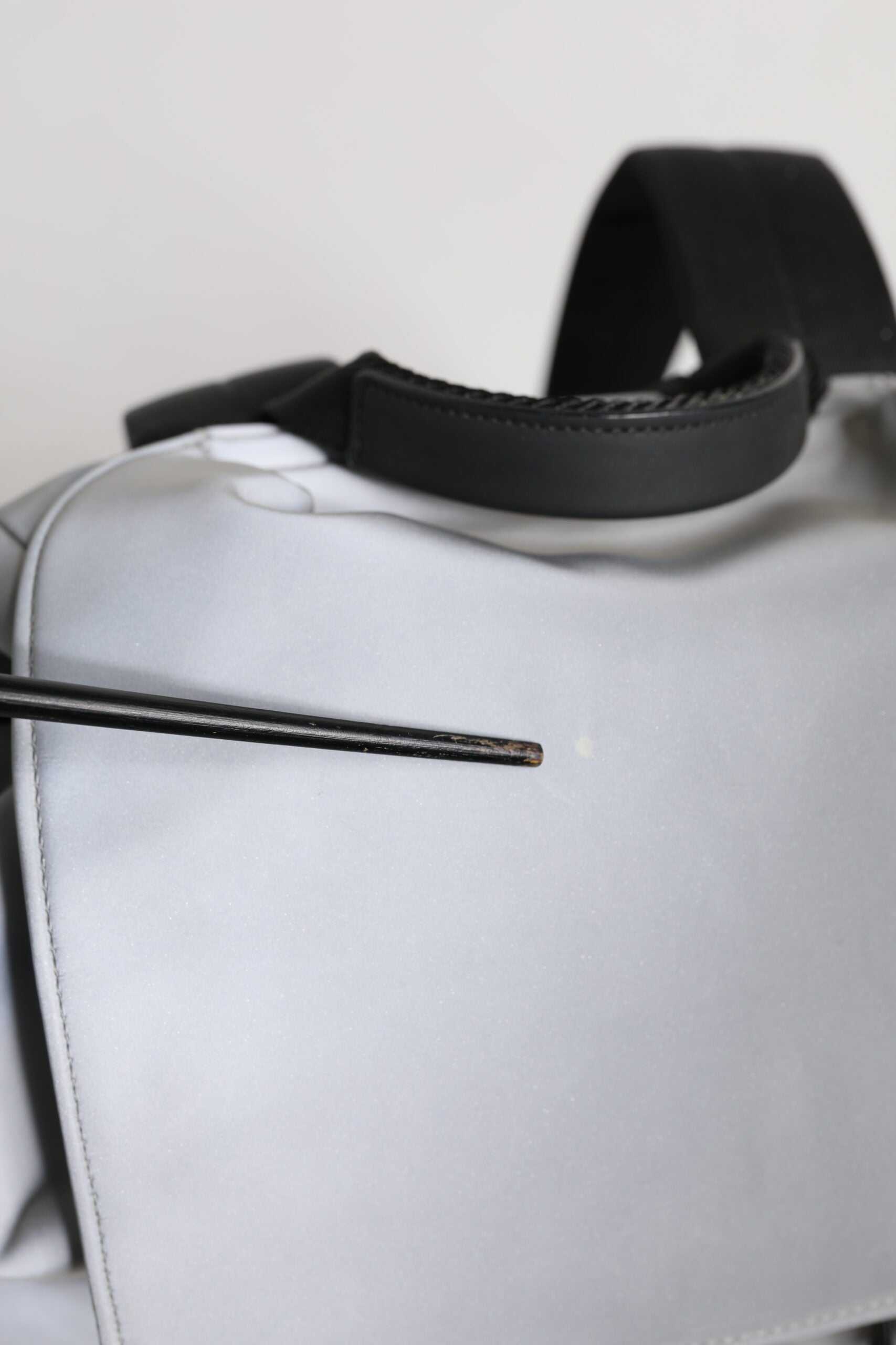 Grauer Palermo-Rucksack mit Reflektorschnallen und Kordelzug