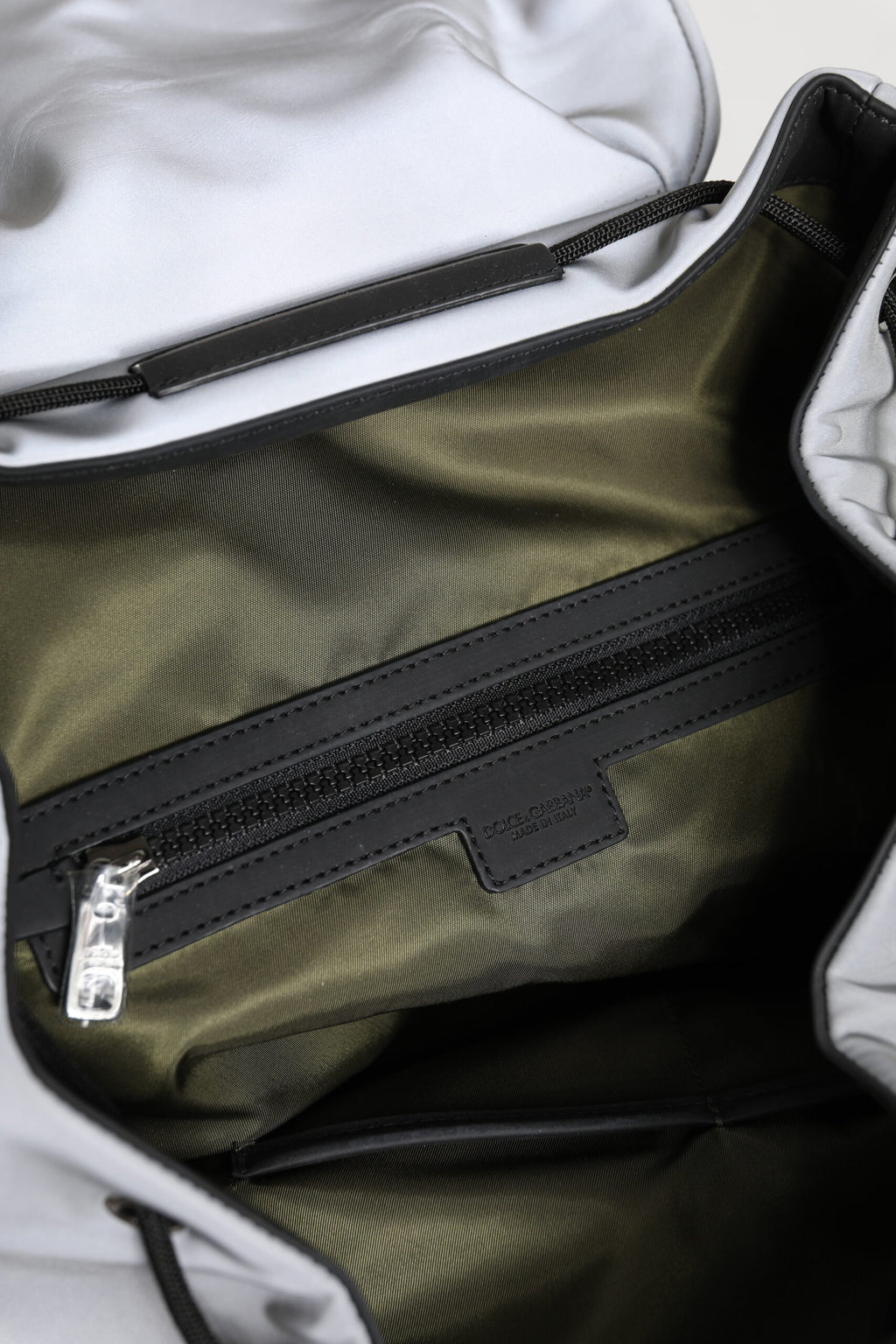 Grauer Palermo-Rucksack mit Reflektorschnallen und Kordelzug