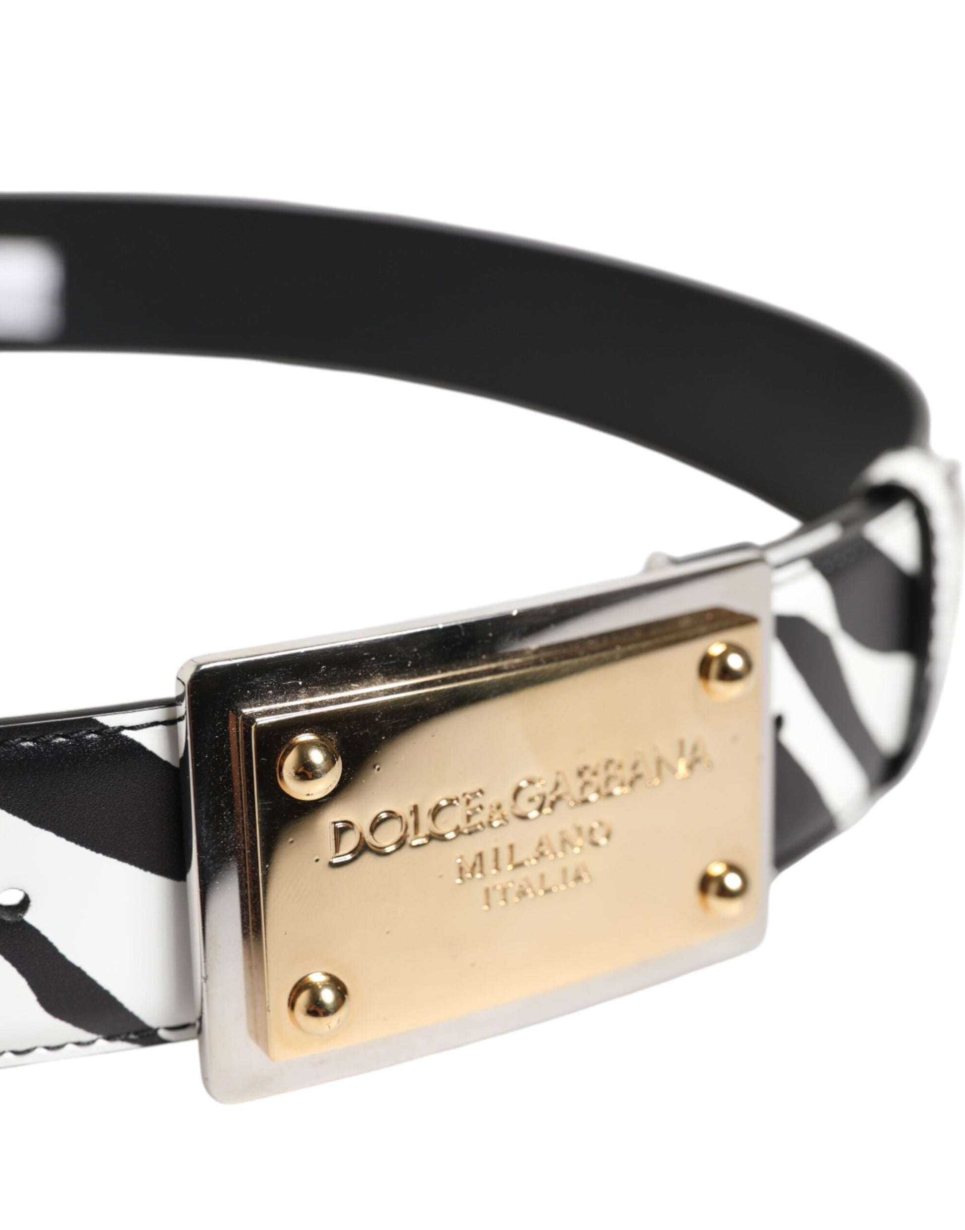 Schwarz-weißer Zebra-Gürtel mit goldener Metall-Logoschnalle