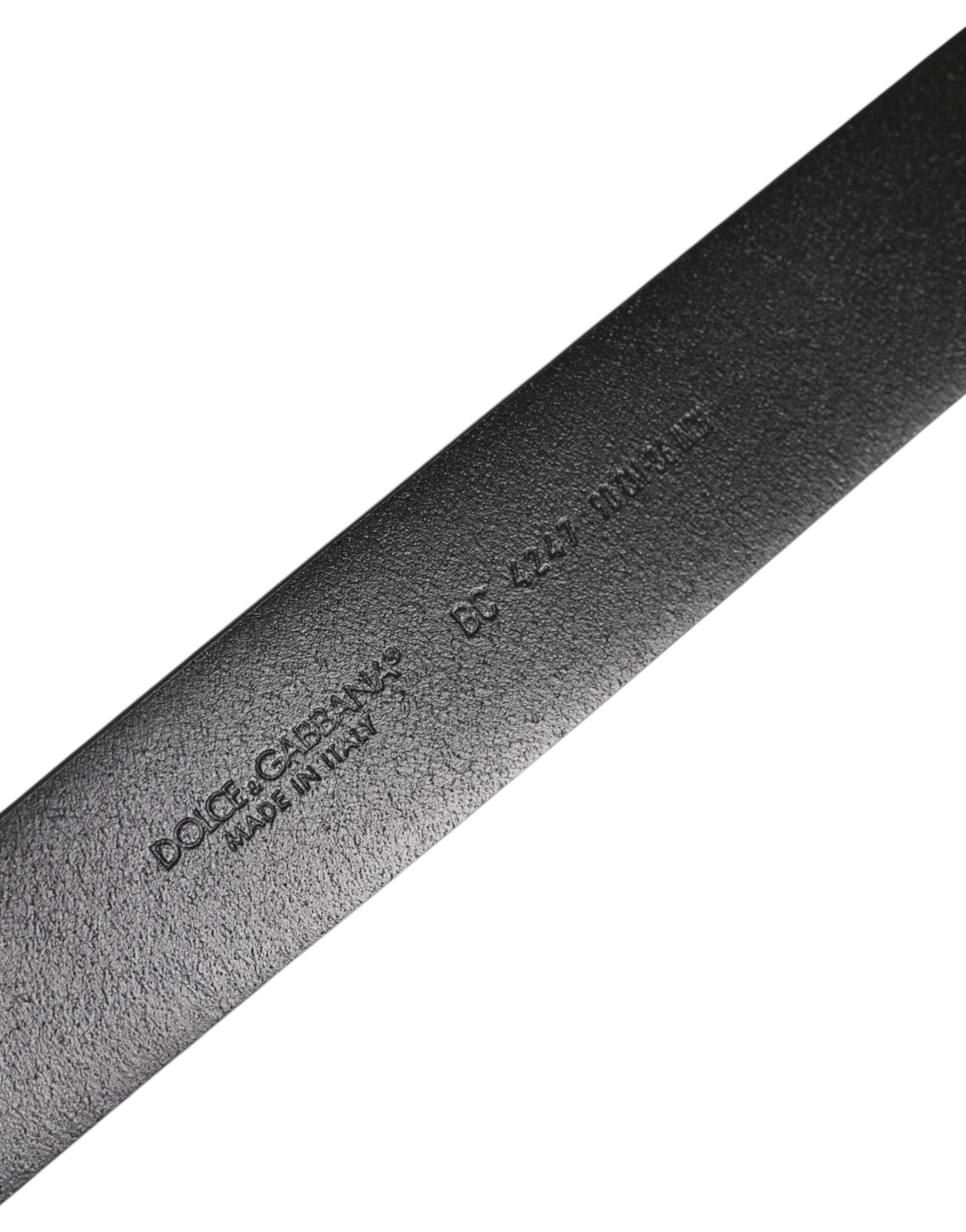 Blauer klassischer Gürtel mit silberner Metallschnalle mit DG-Logo