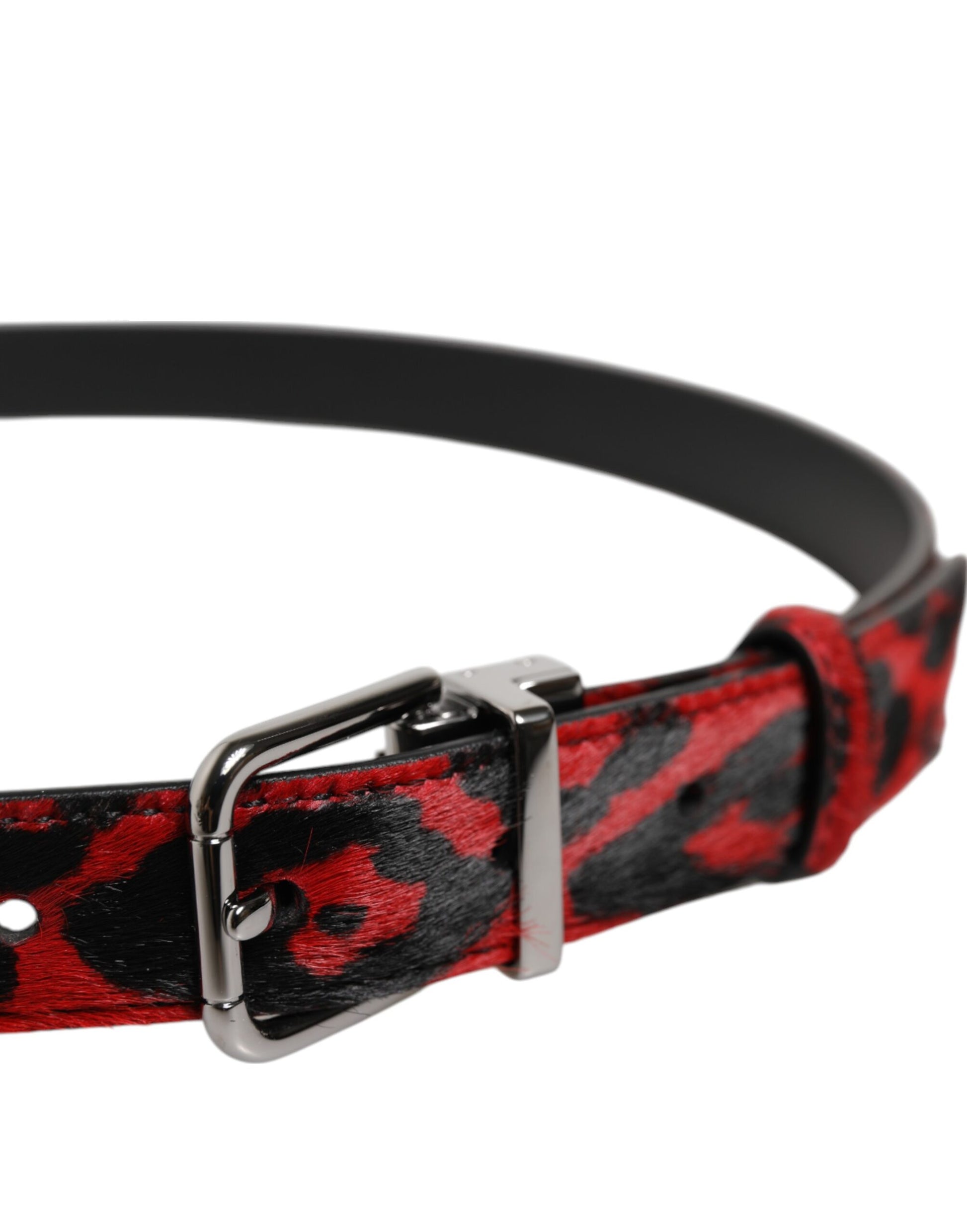 Schwarz-roter Leopardengürtel mit silberner Metallschnalle
