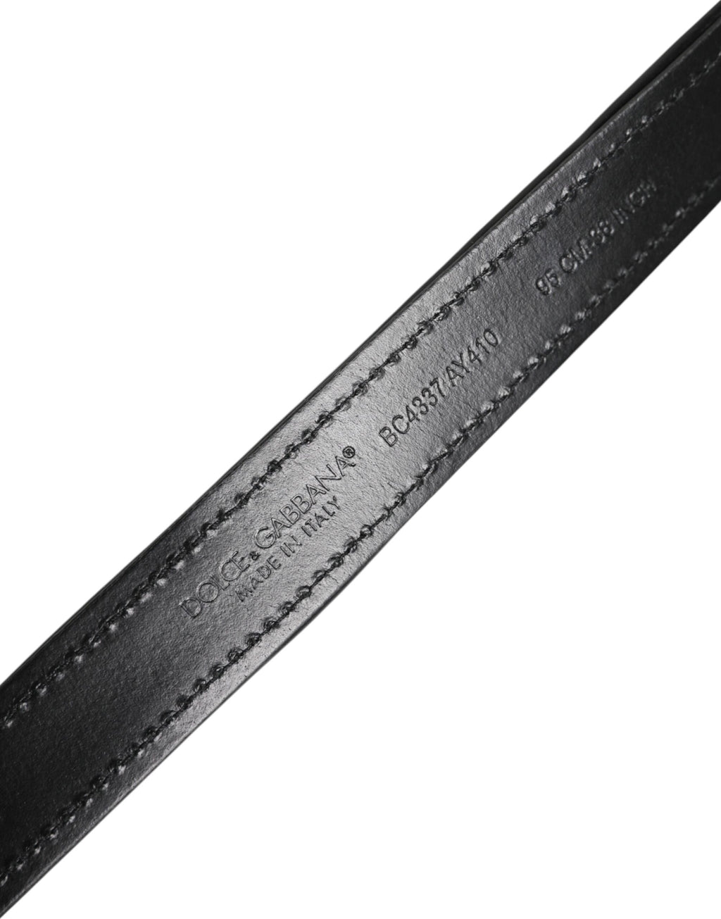 Schwarzer Gürtel mit Paillettenverzierung und Metallschnalle