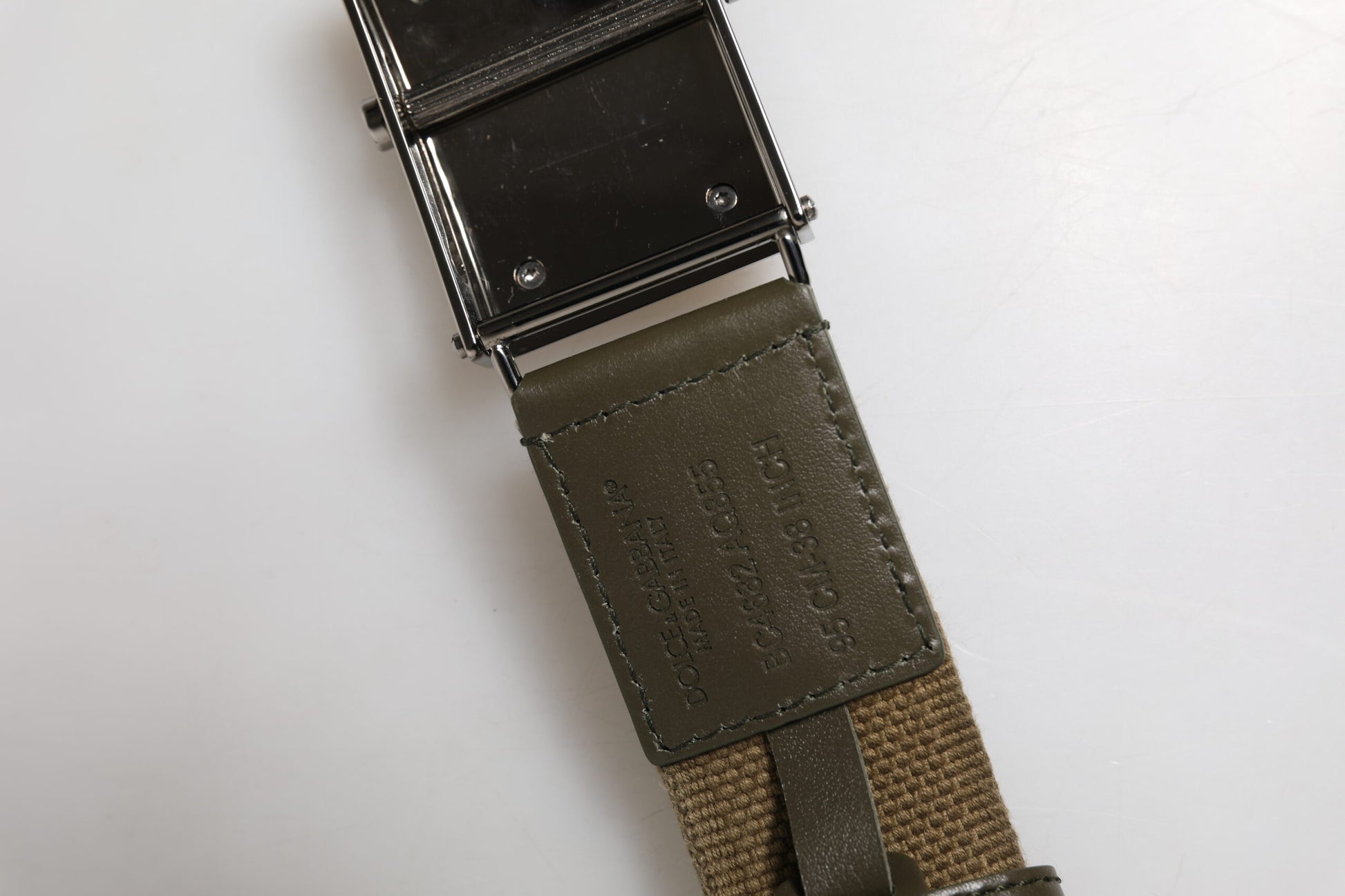 Militärgrüner Nylongürtel mit Logo und Metallschnalle