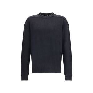 Pullover mit sichtbaren Nähten