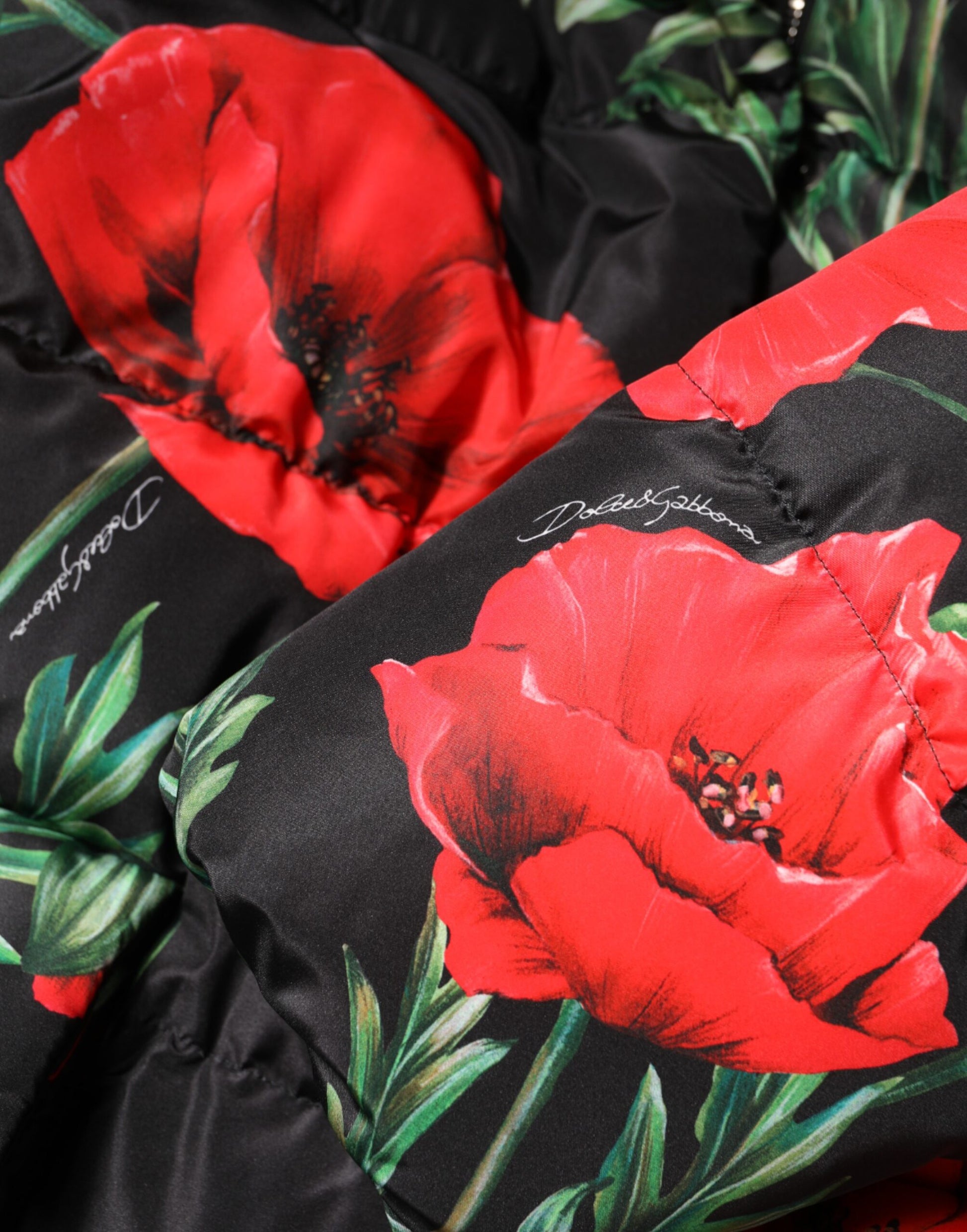 Schwarze Steppjacke aus Polyester mit Blumenmuster und Kapuze