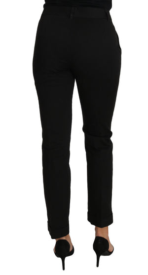 Schwarzes Kleid, verkürzte gerade Hose