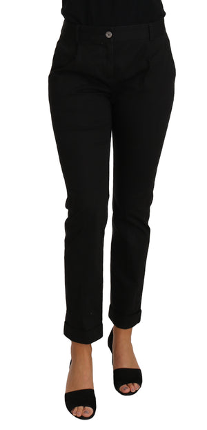 Schwarzes Kleid, verkürzte gerade Hose