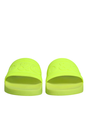 Grüne Gummi-Sandalen, Strandschuhe