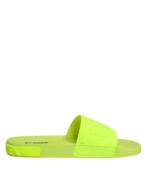 Grüne Gummi-Sandalen, Strandschuhe