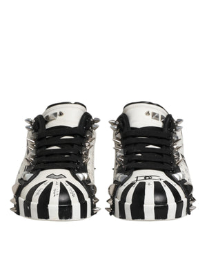 Schwarz-weiße Low-Top-Sneakers mit Nieten