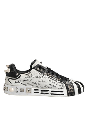 Schwarz-weiße Low-Top-Sneakers mit Nieten