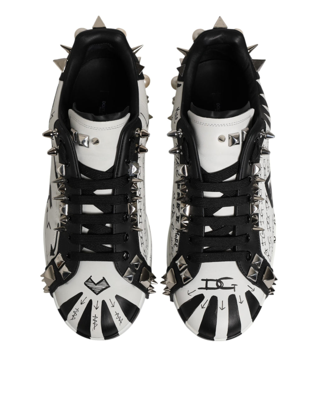 Schwarz-weiße Low-Top-Sneakers mit Nieten