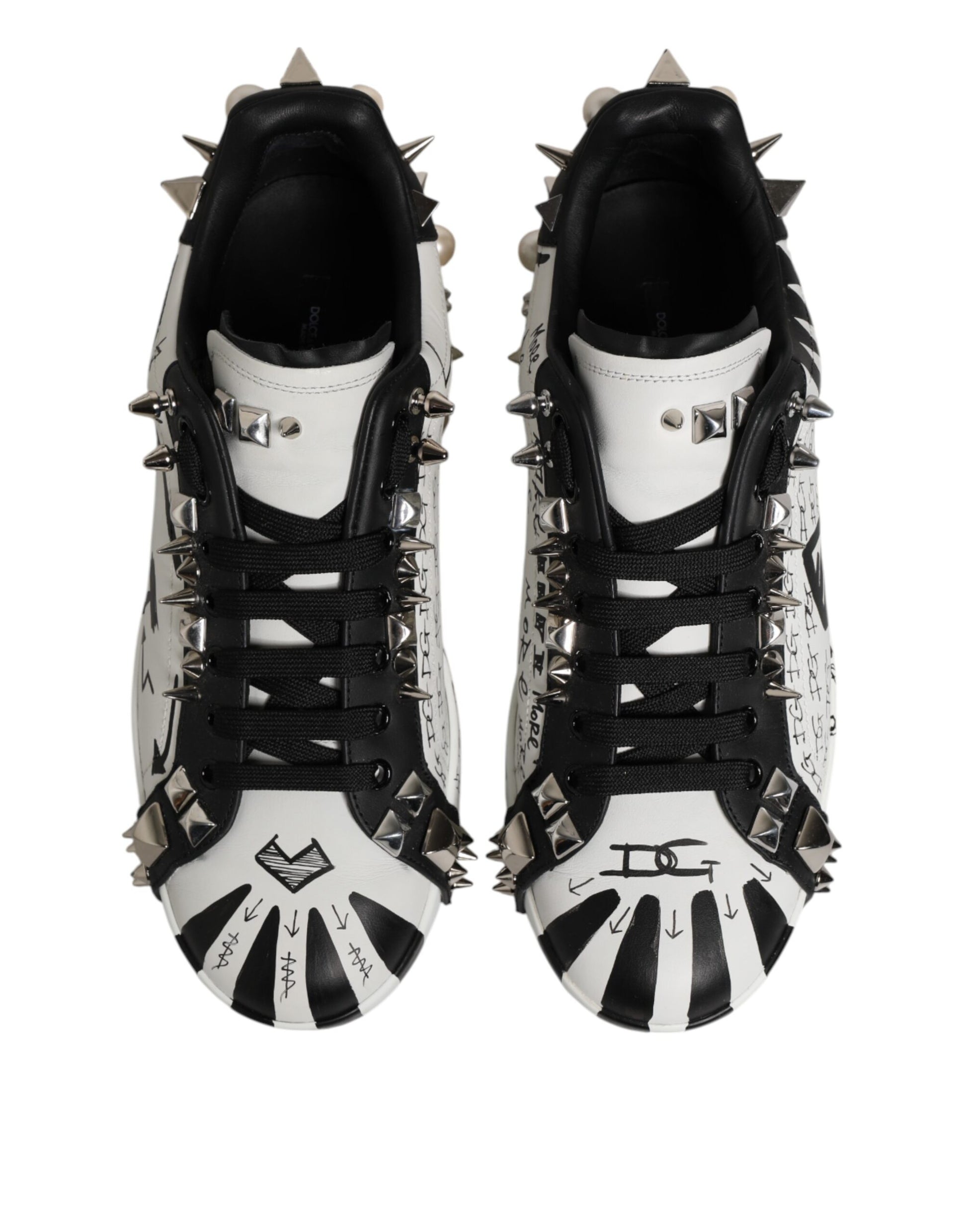 Schwarz-weiße Low-Top-Sneakers mit Nieten