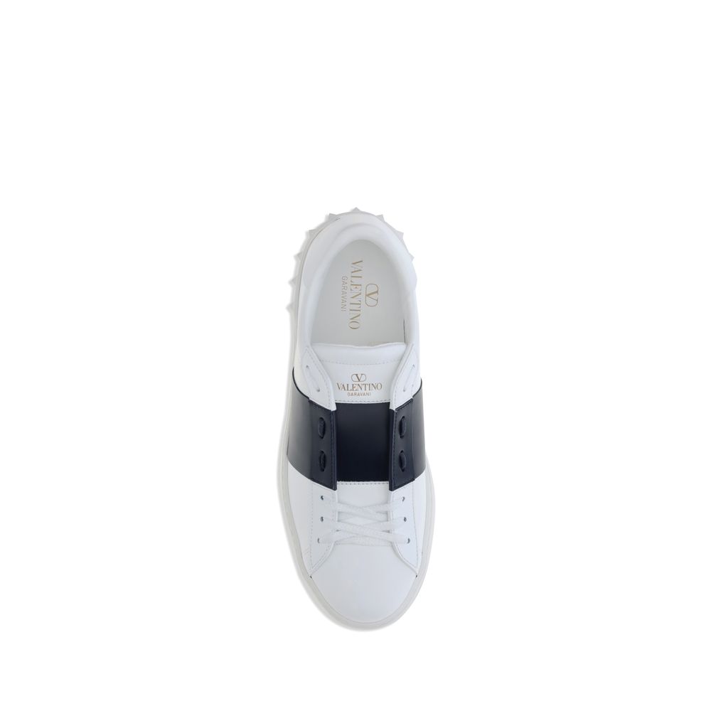 Offene Turnschuhe